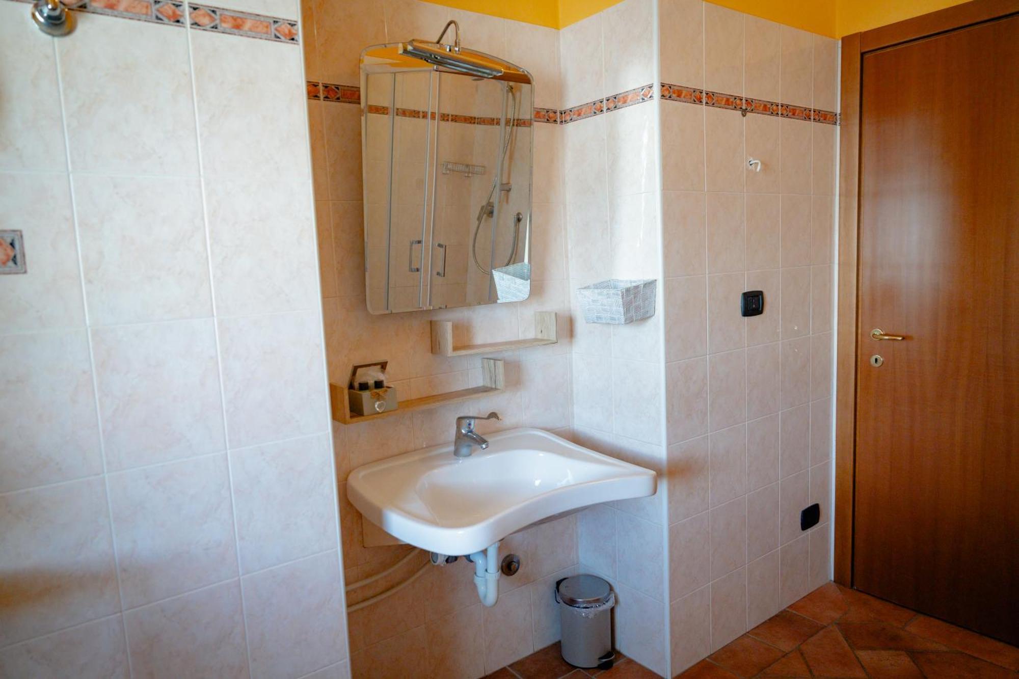 L'Antico Gabbiano B&B Сан-Кашіано-ін-Валь-ді-Пеза Екстер'єр фото
